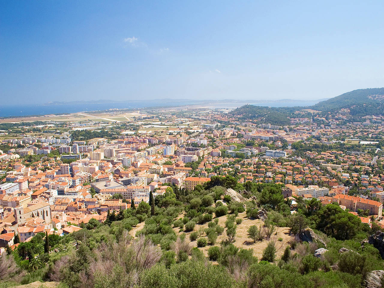  Fotografie von Citysam  Blick über die Dächer der Stadt Hyères